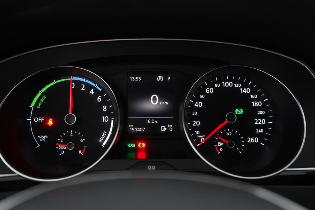 VOLKSWAGEN Passat 2017