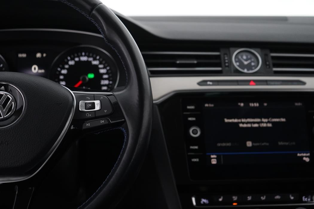 VOLKSWAGEN Passat 2017