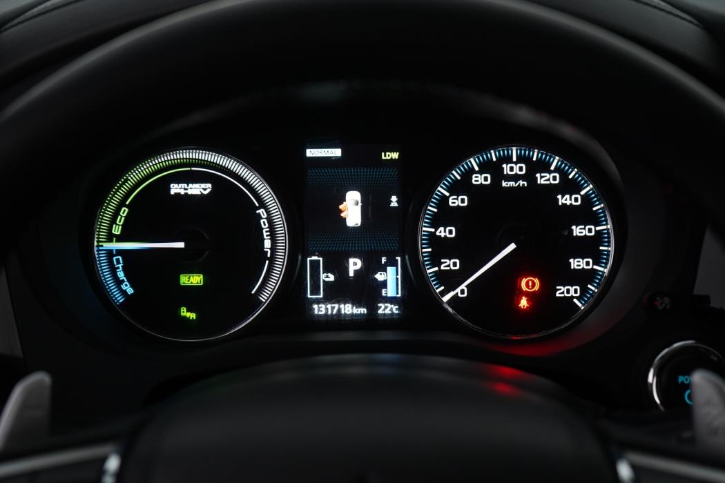 MITSUBISHI OUTLANDER PHEV 2017