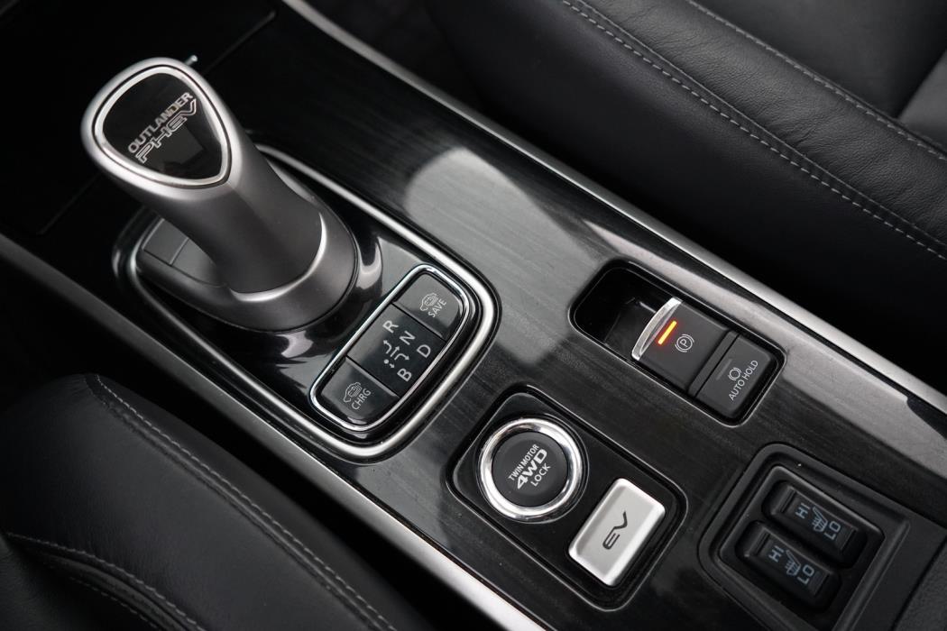 MITSUBISHI OUTLANDER PHEV 2017