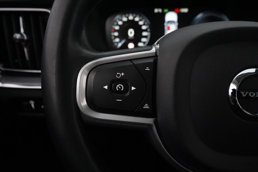 VOLVO V60 2022