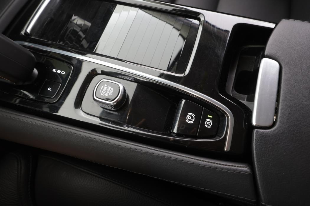 VOLVO V60 2025