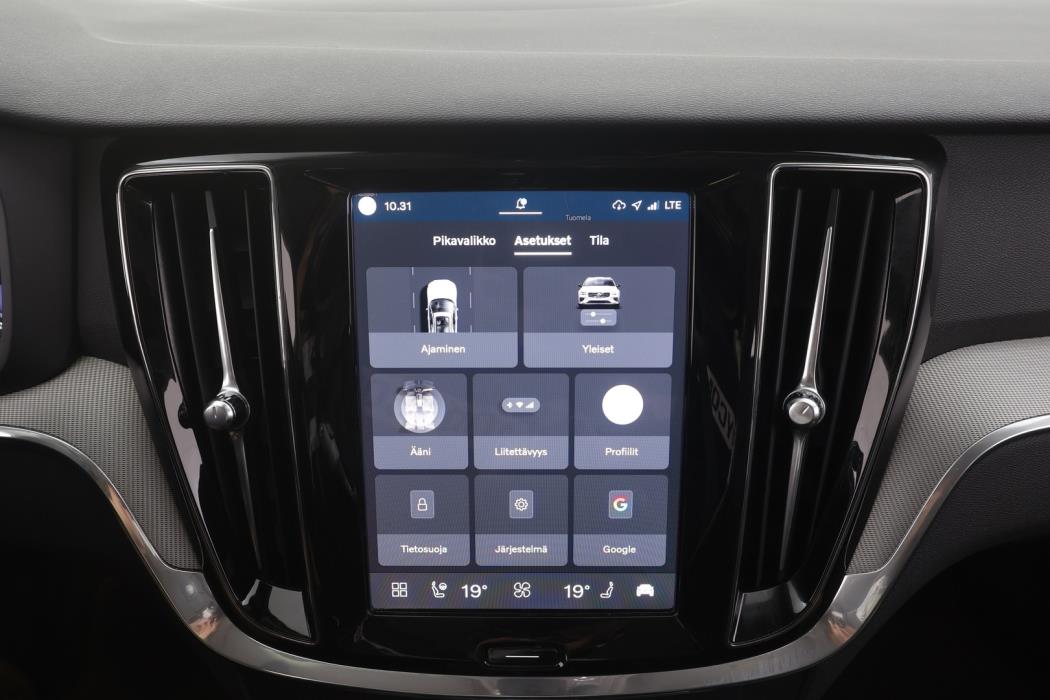 VOLVO V60 2025