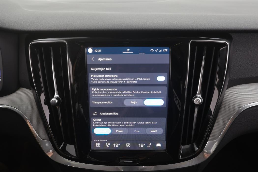 VOLVO V60 2025