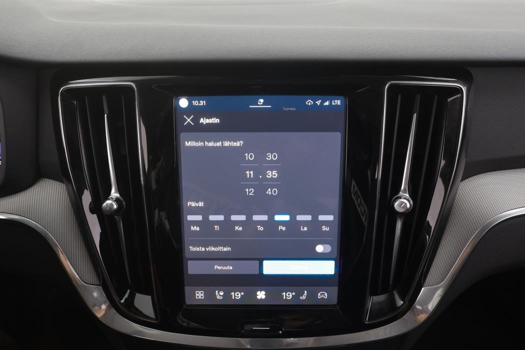 VOLVO V60 2025