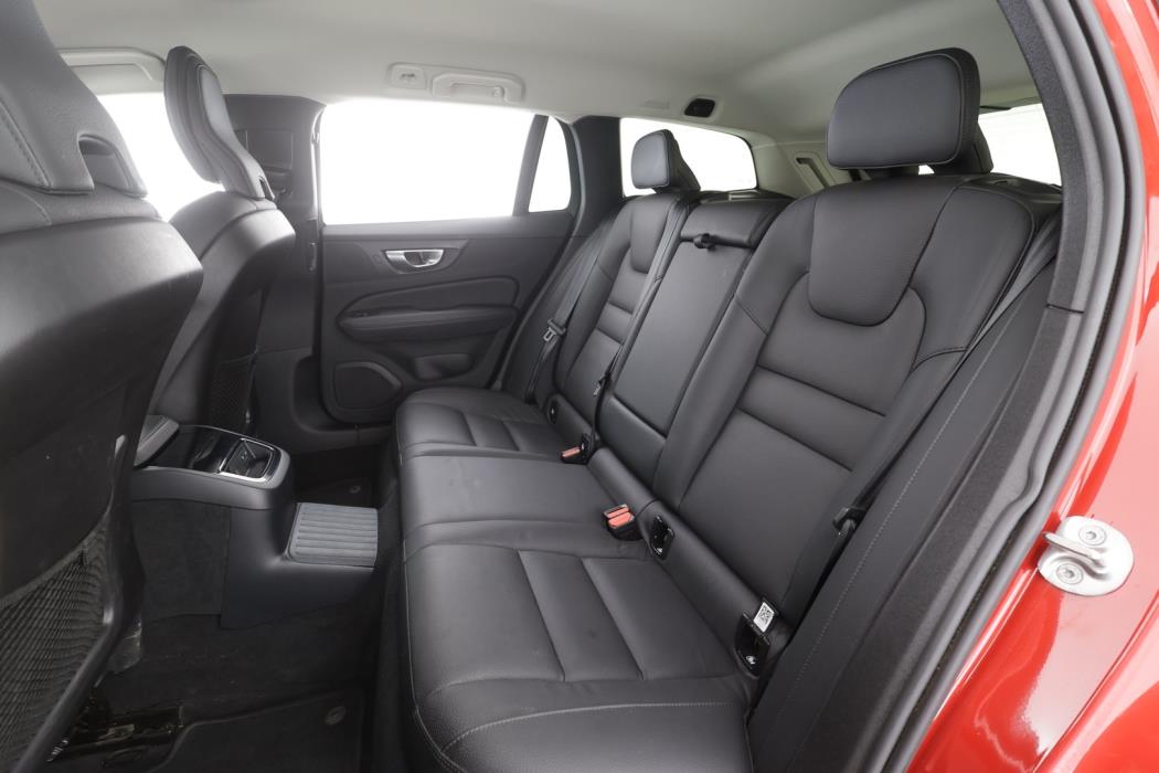 VOLVO V60 2025