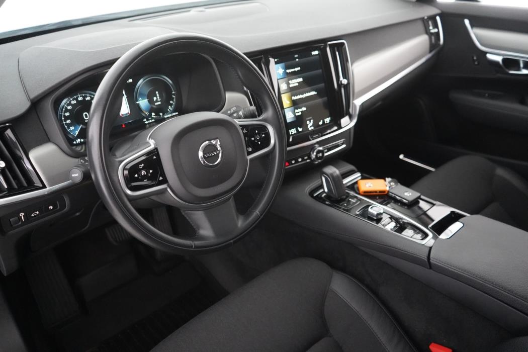 VOLVO V90 2021