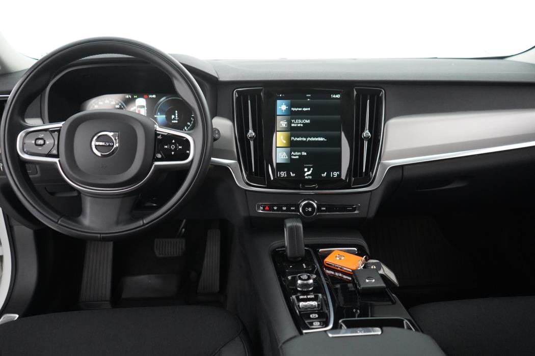 VOLVO V90 2021