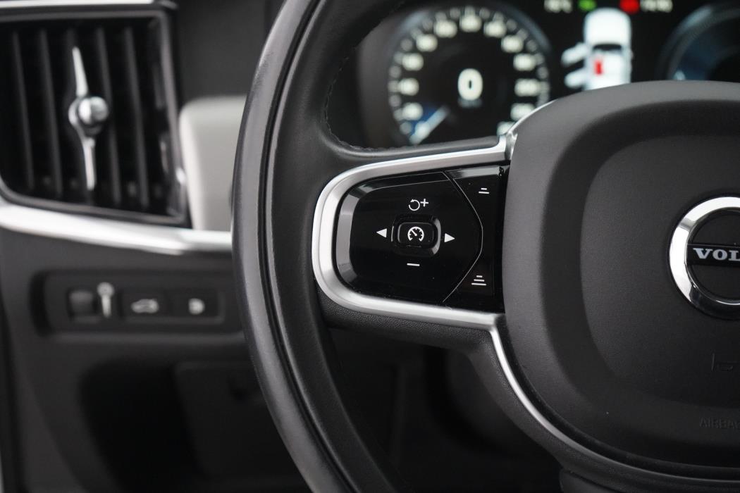 VOLVO V90 2021