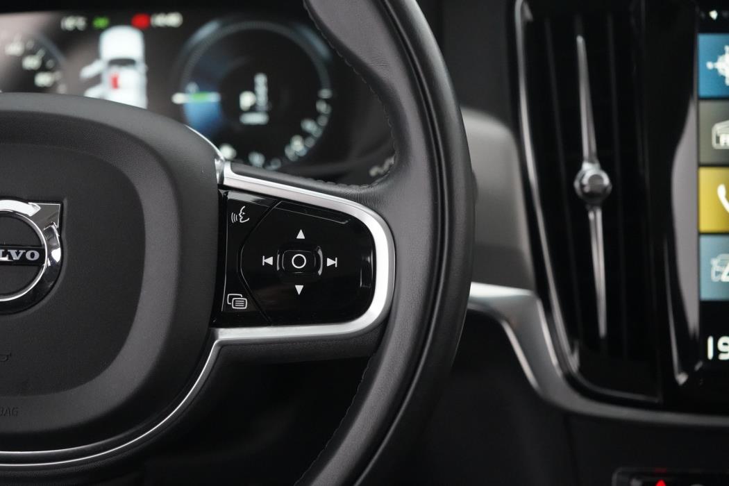 VOLVO V90 2021