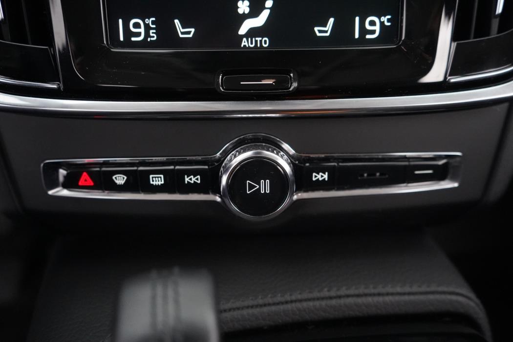 VOLVO V90 2021