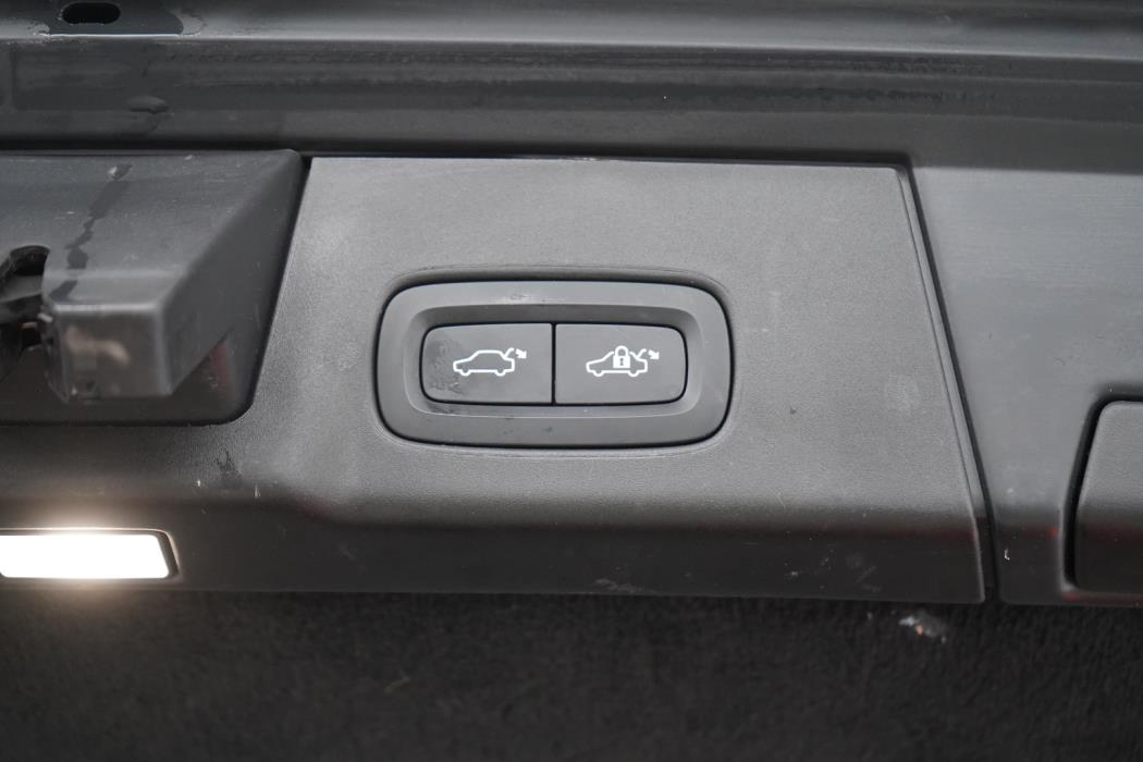 VOLVO V90 2021