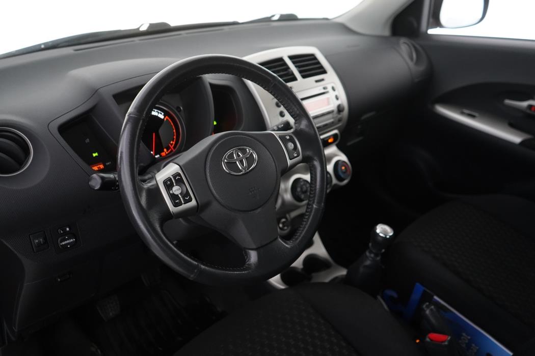 TOYOTA Urban Cruiser 2010