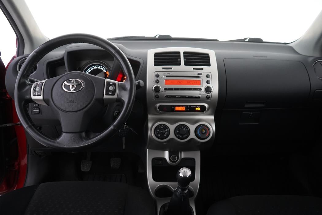 TOYOTA Urban Cruiser 2010