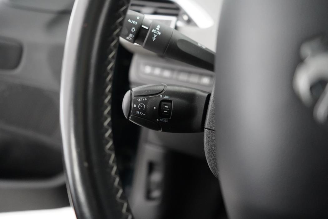 PEUGEOT 2008 2016