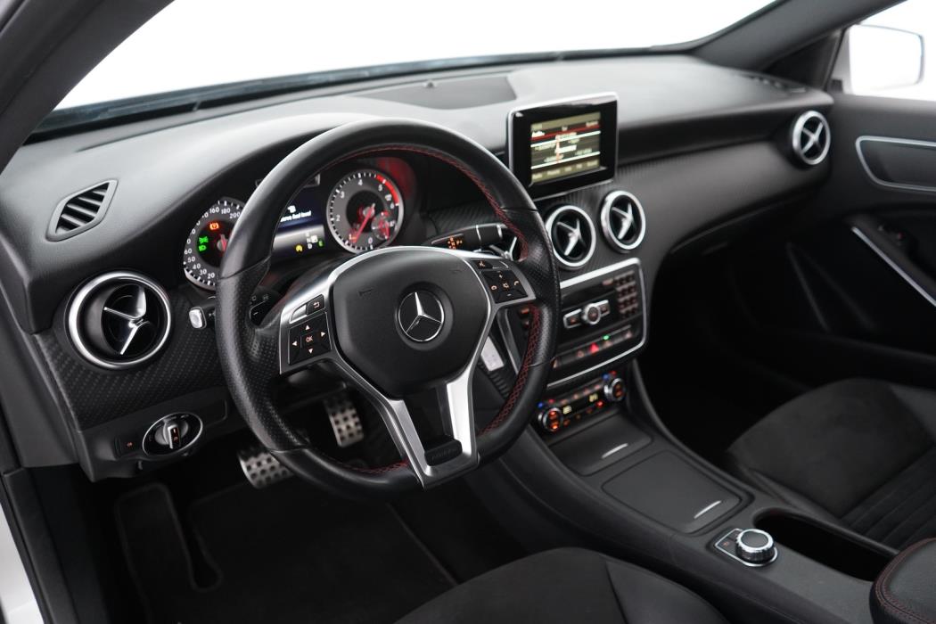 MERCEDES-BENZ A 2015