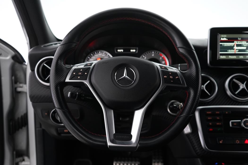 MERCEDES-BENZ A 2015