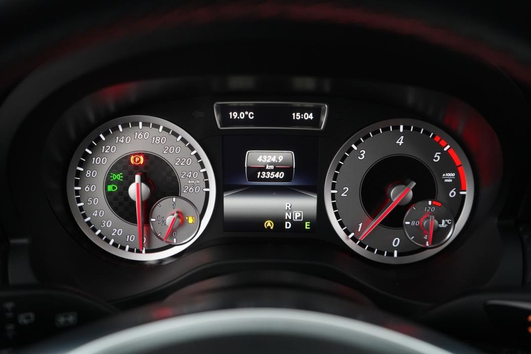 MERCEDES-BENZ A 2015