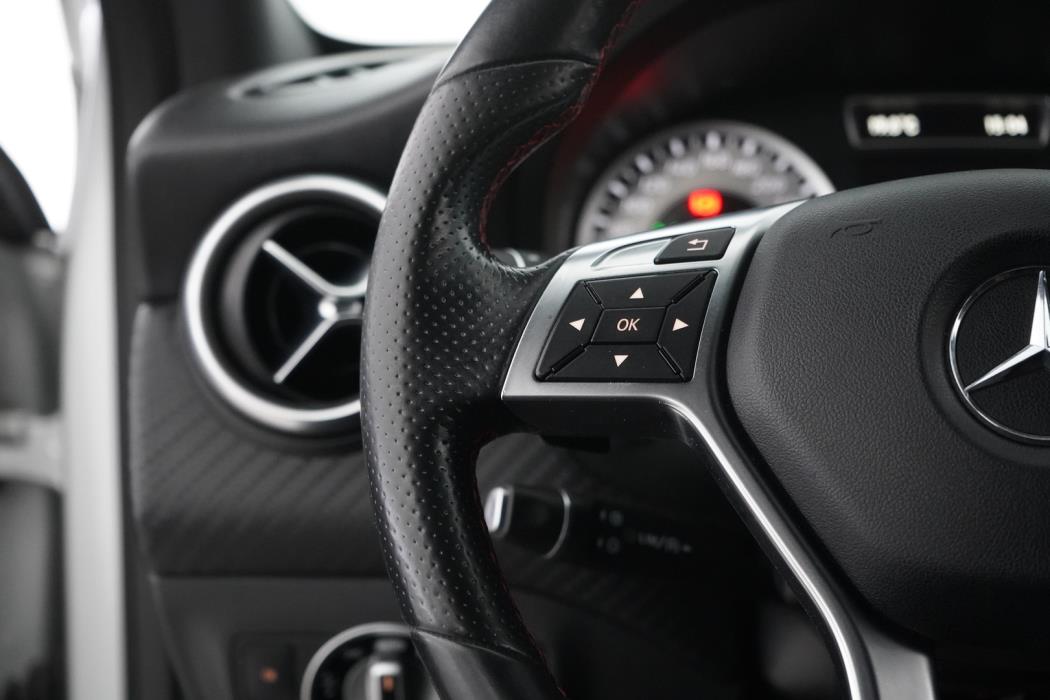 MERCEDES-BENZ A 2015
