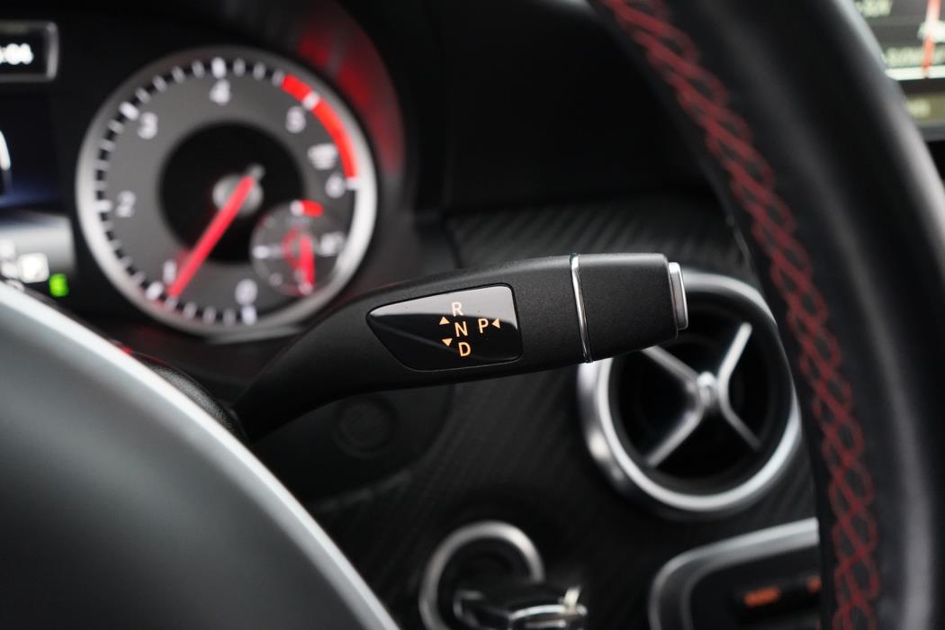 MERCEDES-BENZ A 2015