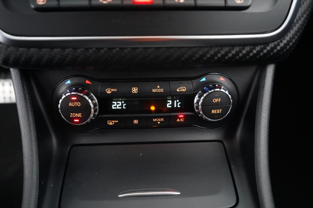 MERCEDES-BENZ A 2015