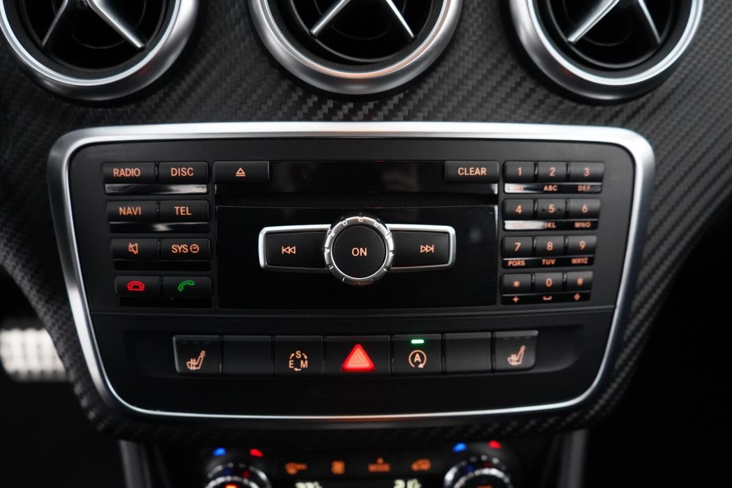 MERCEDES-BENZ A 2015