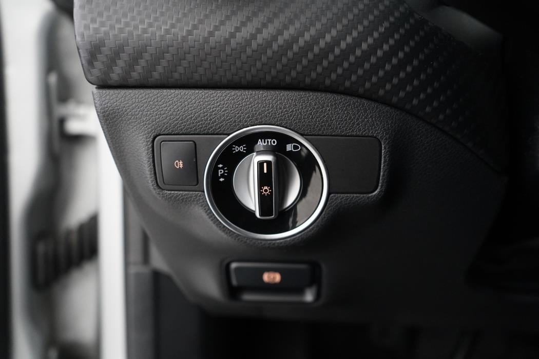 MERCEDES-BENZ A 2015