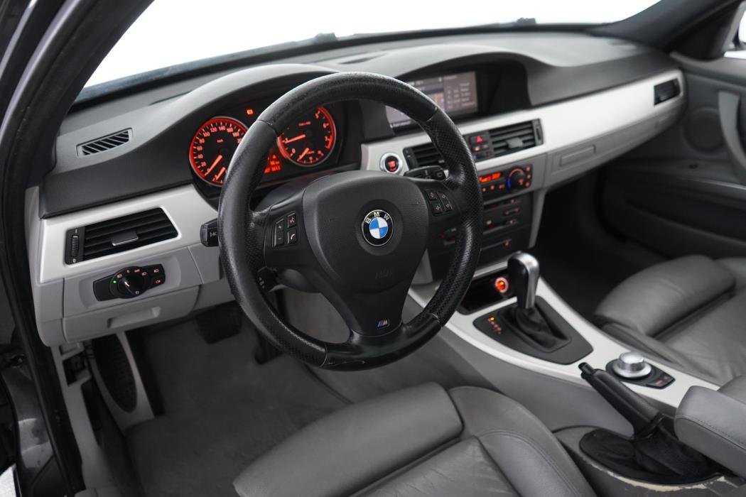 BMW 330 2006