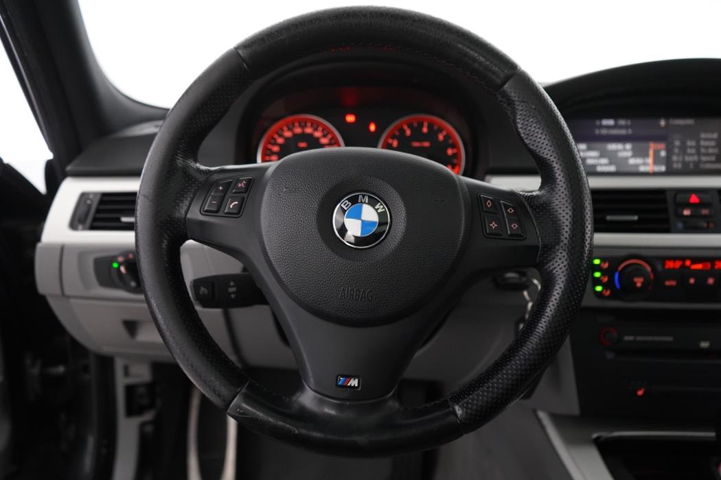 BMW 330 2006