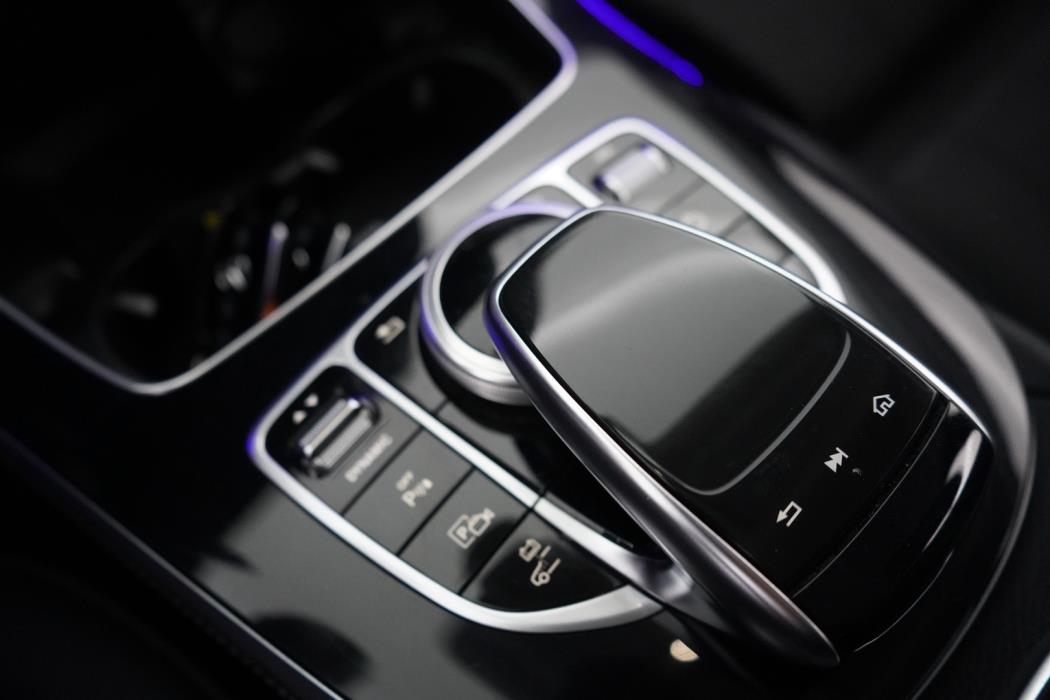 MERCEDES-BENZ E 2020