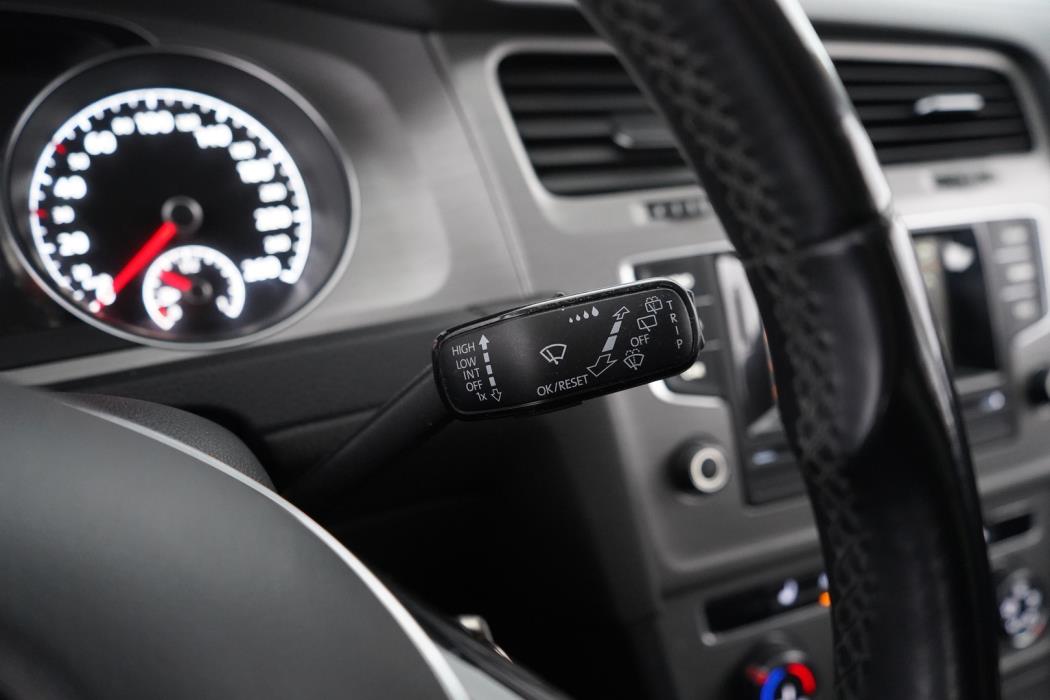 VOLKSWAGEN Golf 2014