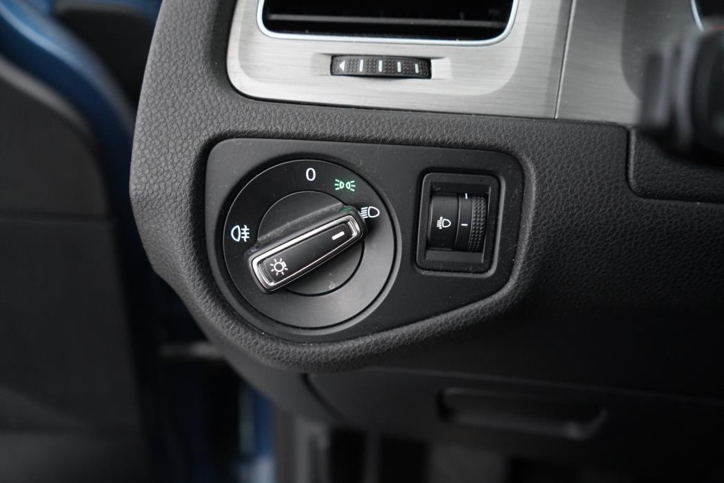 VOLKSWAGEN Golf 2014
