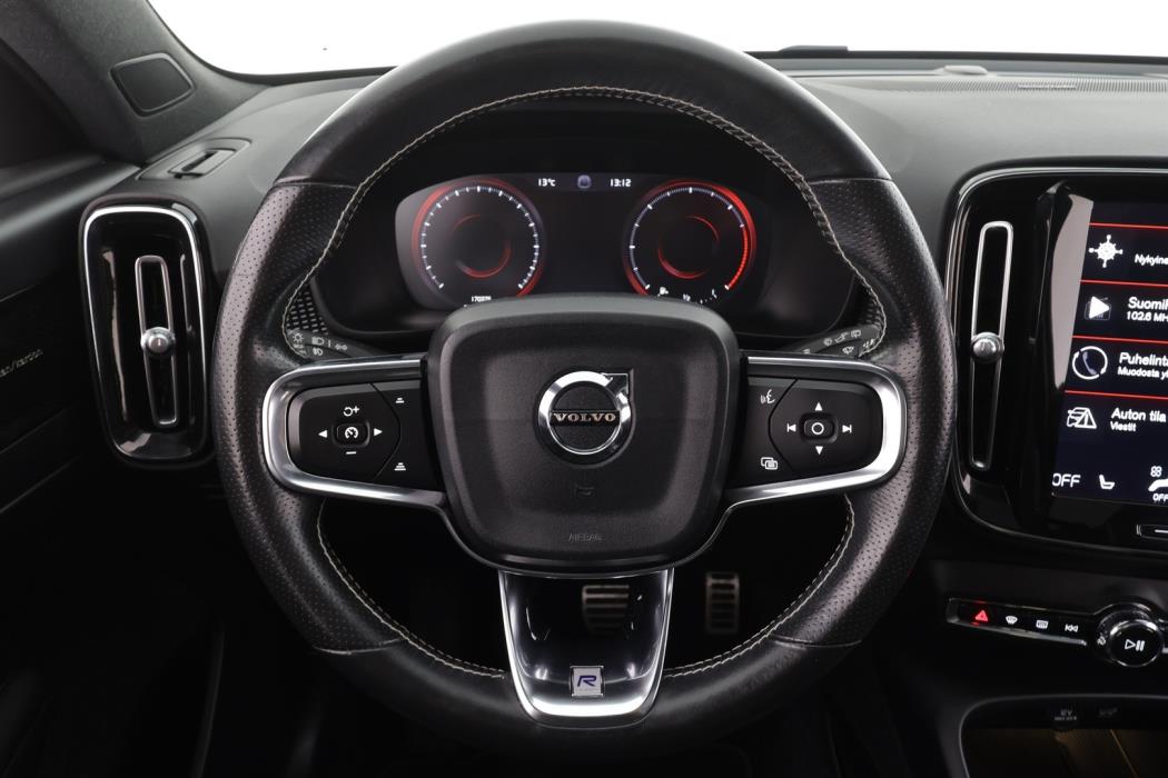 VOLVO XC40 2019