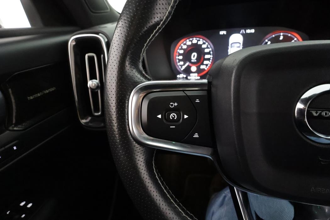 VOLVO XC40 2019