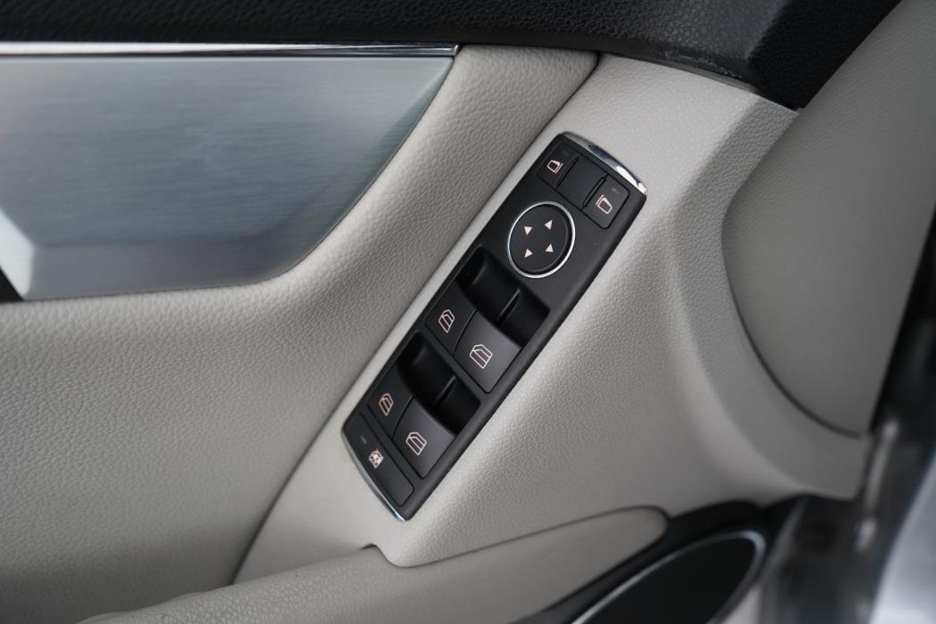 MERCEDES-BENZ C 2009