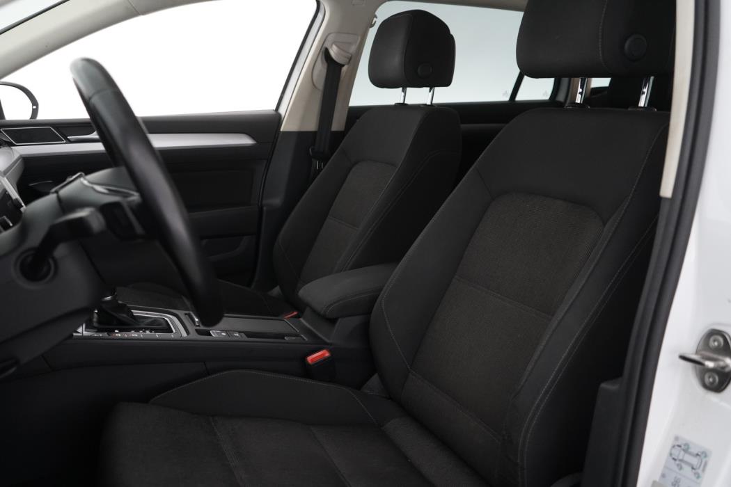 VOLKSWAGEN Passat 2019