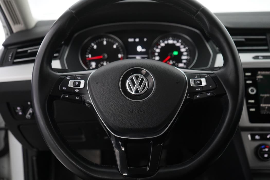 VOLKSWAGEN Passat 2019