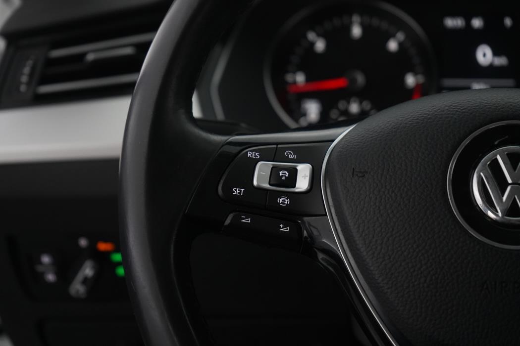 VOLKSWAGEN Passat 2019