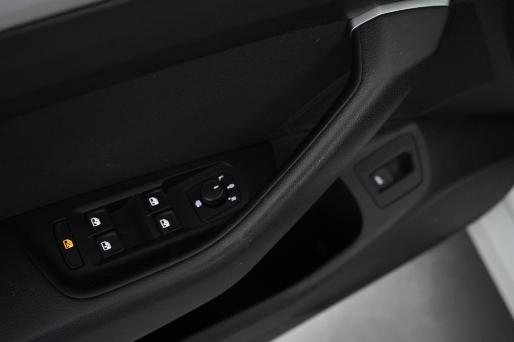 VOLKSWAGEN Passat 2019