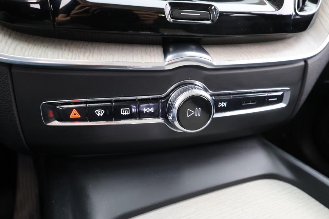 VOLVO XC60 2021