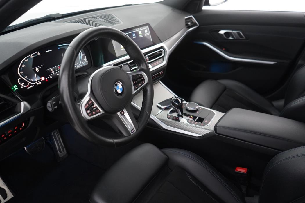 BMW 330 2021