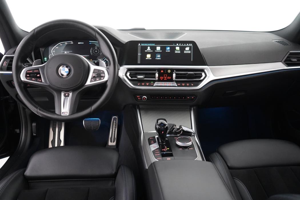 BMW 330 2021