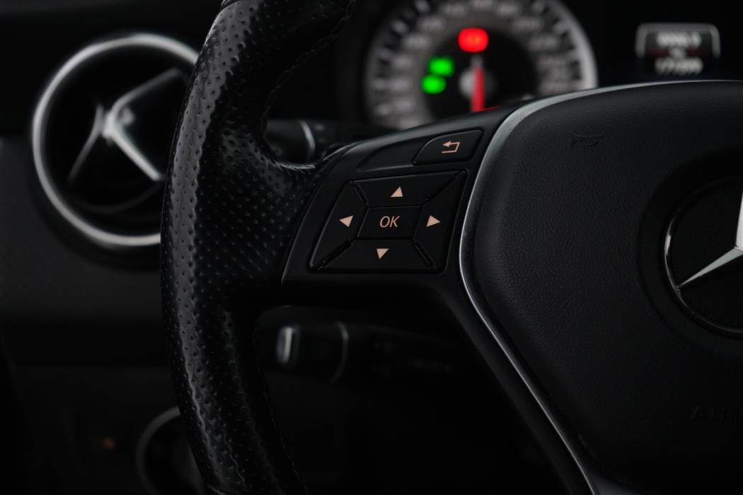 MERCEDES-BENZ A 2014