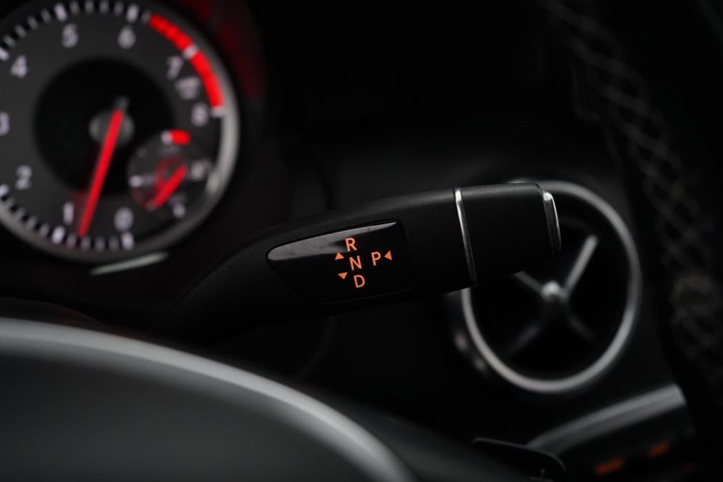 MERCEDES-BENZ A 2014