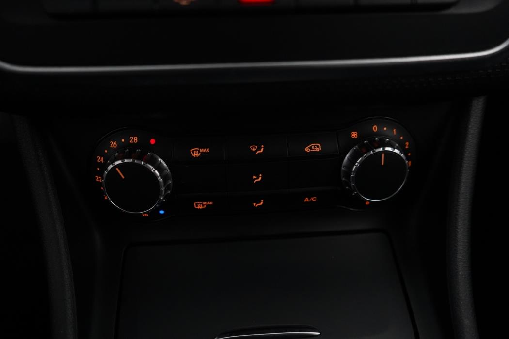 MERCEDES-BENZ A 2014