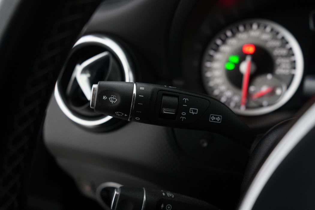 MERCEDES-BENZ A 2014