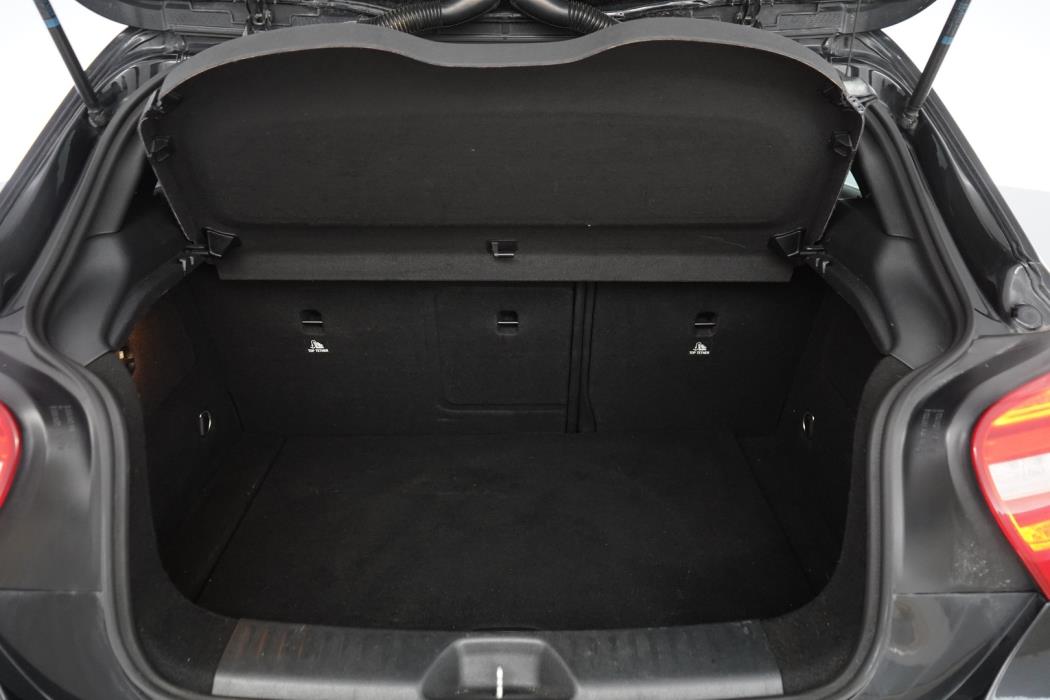 MERCEDES-BENZ A 2014