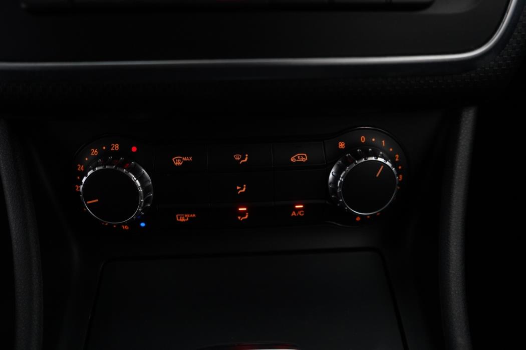 MERCEDES-BENZ A 2014