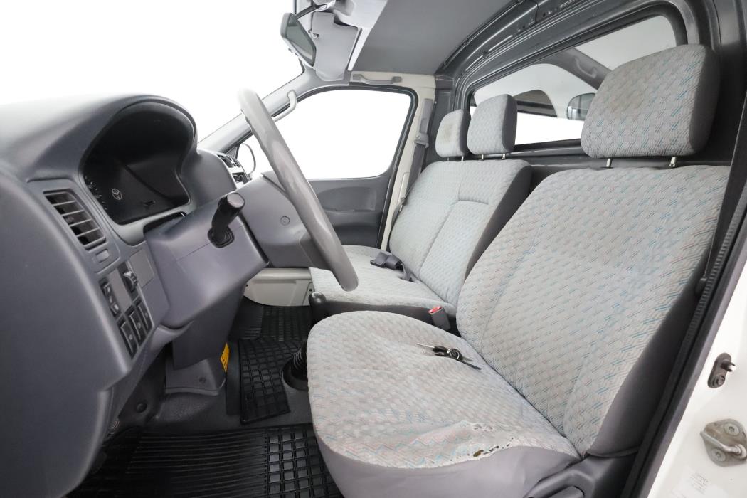 TOYOTA Hiace 2004