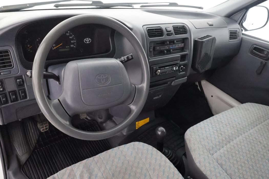 TOYOTA Hiace 2004